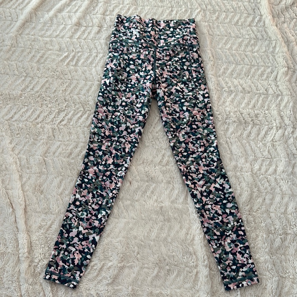 Athleta Salutation Stash Pocket 7/8 tights